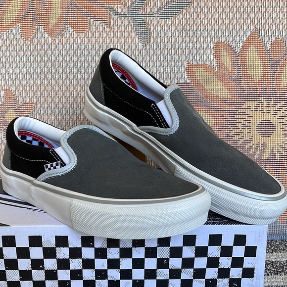 Vans Men’s Skate Slip-On
Reflective Black/Grey
VN0A5FCAN42
Sneakers - Picture 5 of 16